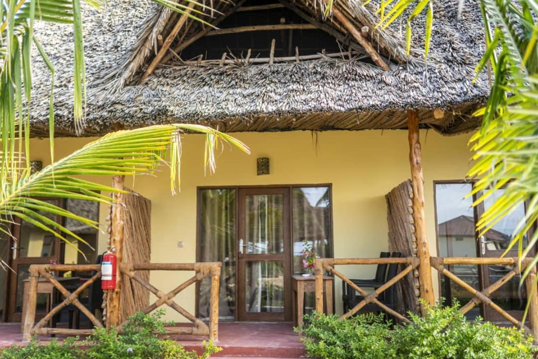 Weavers Lodge ポングウェ エクステリア 写真